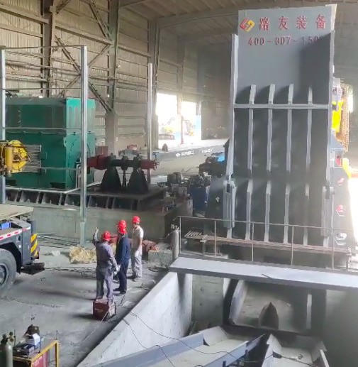 张家港传来喜报，6000马力破碎机安装完毕。这个大家伙可不能小看它，每小时出料可高达150吨。