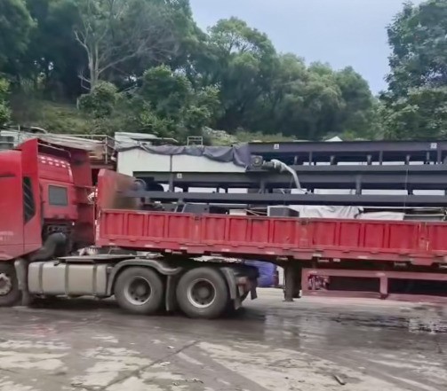福建200型破碎机装机中