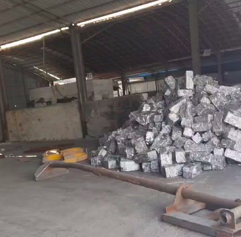 当厂房高度低于破碎机高度时就要考虑下沉式安装