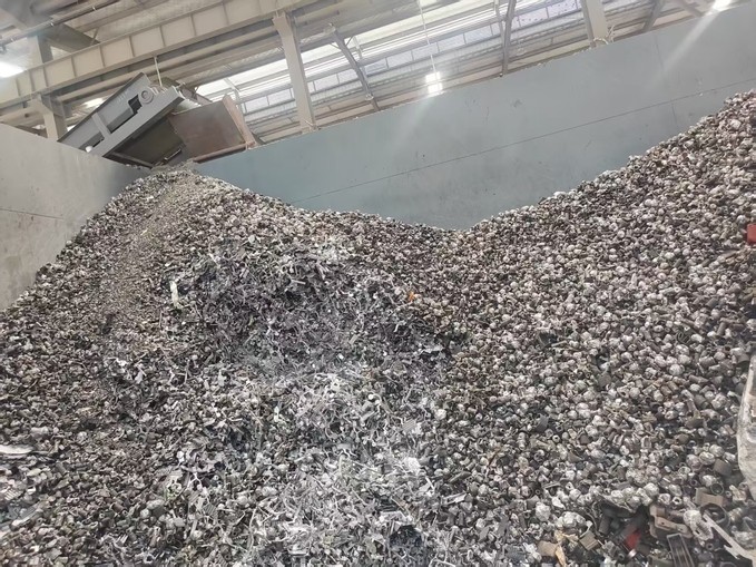 只经过破碎线未经分选产出的杂铝成品料