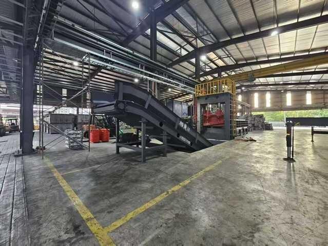 进军马来西亚的路友龙门剪，在举国欢的日子里完成了安装任务