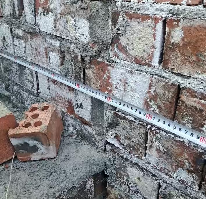 经过金属破碎机加工过的破旧铁摇身一变色泽光亮颗粒均匀