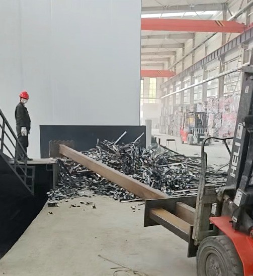 因客户输送带坑未及时完善，空转试机结束后，双方协商一致，取消后面的打料试机。