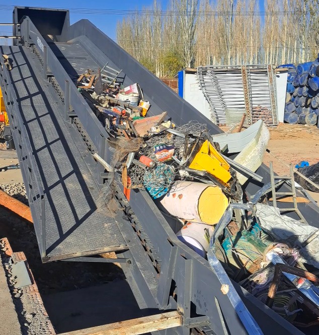 近日路友破碎机又隔市跨省来到广袤无垠资源丰富的新疆，随即开启了一场双向奔富的旅途。