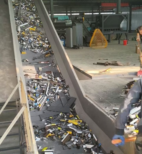 路友铝合金边角料破碎机在安徽抡起锤头开启了破碎生涯