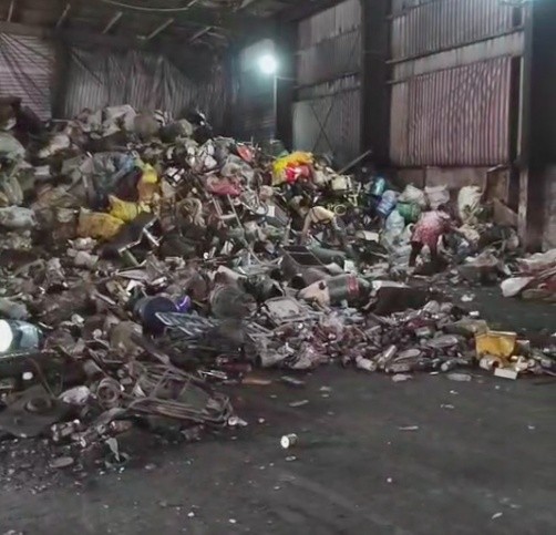 老客户分享了自己购入的路友315废钢破碎机工作现场