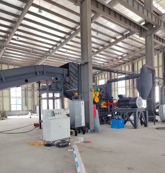 安徽路友450型破碎机完成组装工作，由于其他原因暂缓试机。