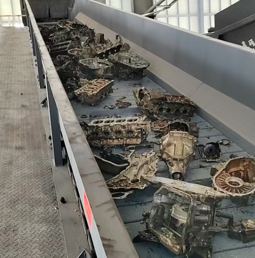 路友淮北客户购买315型破碎机处理发动机壳