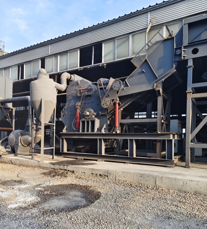 看久了城市的灰色天空，来看一下辽宁路友破碎机客户端湛蓝湛蓝的天空吧。