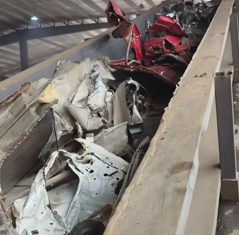 客户提供，450型汽车壳破碎机生产打料