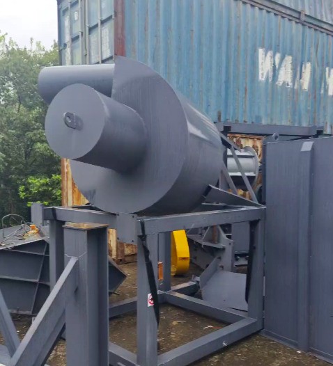 出口日本的 315 型破碎机已顺利到达并且完成卸车，后续将按计划推进安装与试机。