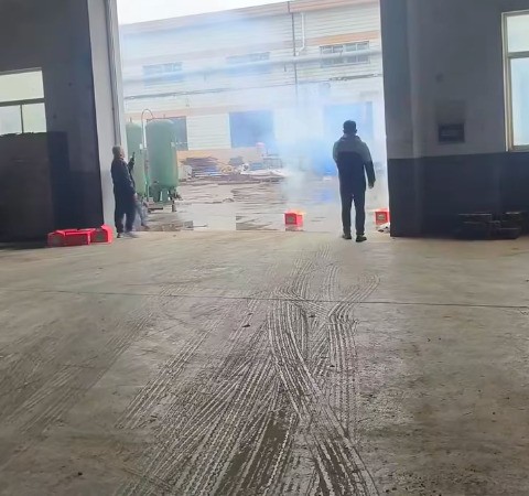 路友新款315型金属破碎机，客户专门用来破碎灭火器