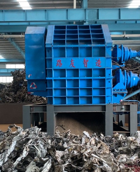 路友预碎机安装调试完毕，已进入打料试运行阶段～